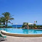 Parco Smeraldo מלון דירות